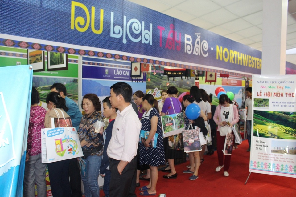 Người Hà Nội thích thú trải nghiệm không gian văn hóa các nước tại VITM 2017 - 4