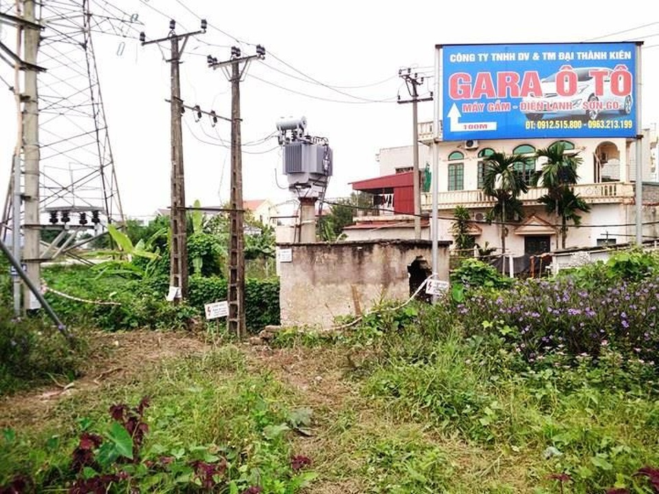 Công ty điện lực thông tin vụ người dân bị điện giật chết khi đi hái rau - 1 Khu vực Trạm biến áp nơi ông T. bị điện giật tử vong trong lúc đi hái rau.