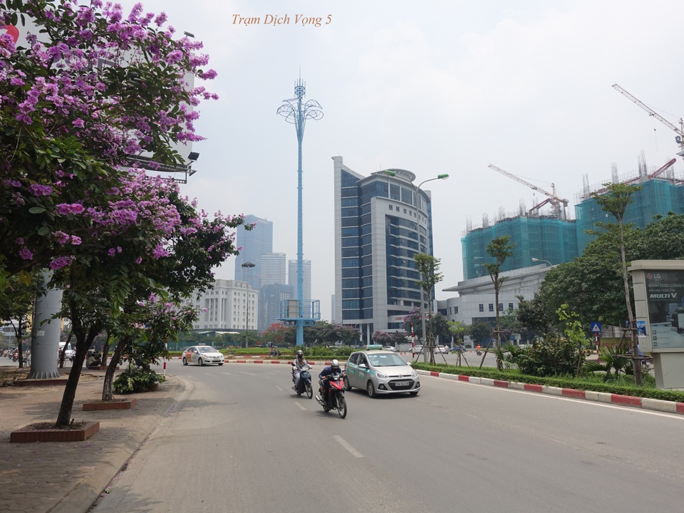 MobiFone tập trung phát triển trạm BTS xanh tại các thành phố lớn - 1
Hình ảnh trạm BTS thân thiện của MobiFone trên đường phố Hà Nội