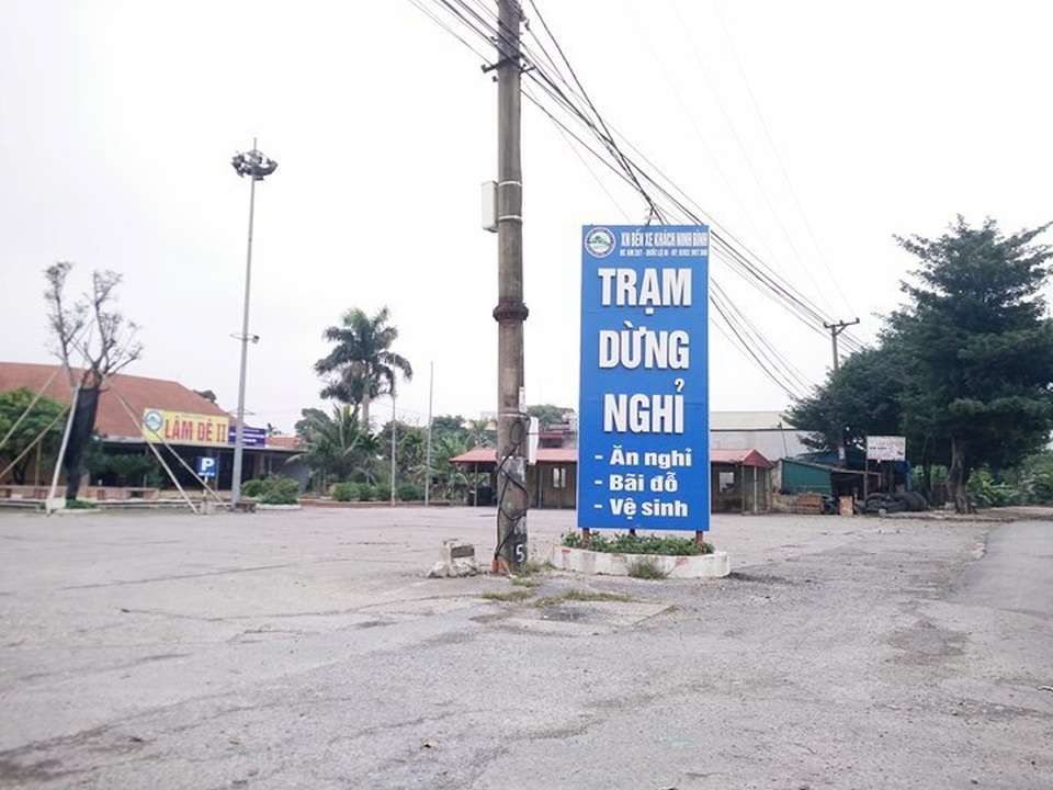 Trạm dừng nghỉ 11 tỷ đồng vắng tanh như… chùa bà Đanh! - 4 Trạm dừng nghỉ 11 tỷ đồng vắng tanh như… chùa bà Đanh! - 4