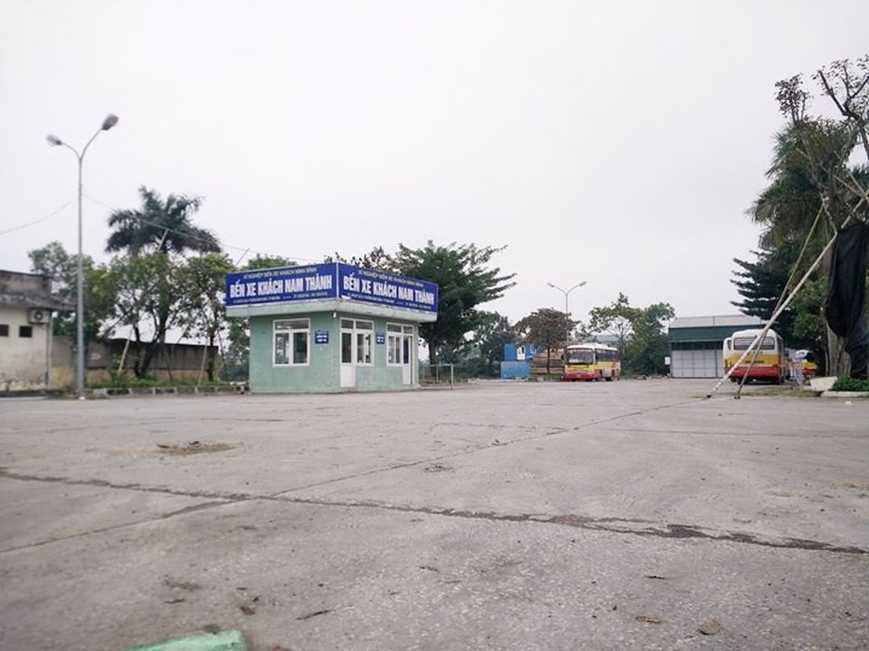 Trạm dừng nghỉ 11 tỷ đồng vắng tanh như… chùa bà Đanh! - 2 Hiện trạm dừng nghỉ và bến xe khách Nam Thành cùng khai thác song song tuy nhiên cơ sở hạ tầng trạm dừng chân hoành tráng vẫn chưa hoạt động hết công suất.