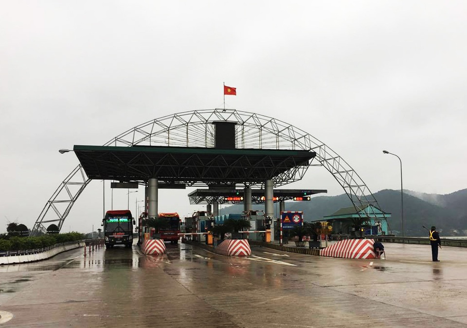 Làm rõ vụ nam tài xế hành hung nữ nhân viên trạm thu phí - 1 Trạm thu phí Bến Thủy 2 nơi xảy ra vụ việc nam tài xế hành hung nhân viên thu phí.