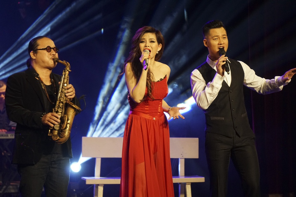 Thanh Lam hát mềm mại, biểu diễn sexy khi hát nhạc Phú Quang - 4 Thanh Lam hát mềm mại, biểu diễn sexy khi hát nhạc Phú Quang - 4