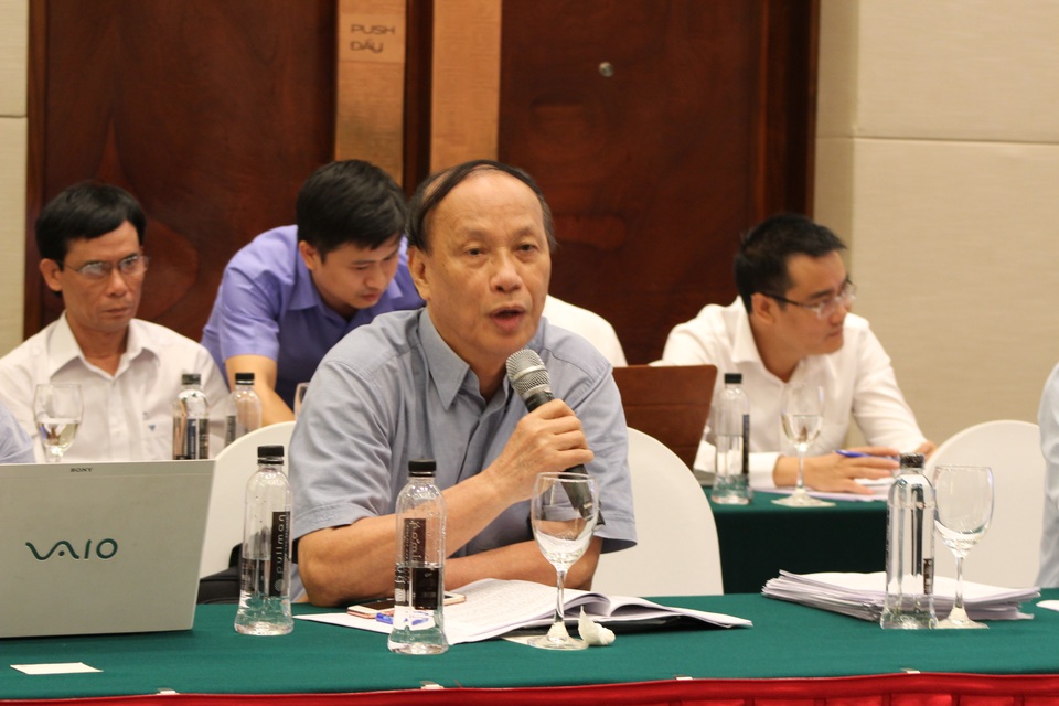 Đặc khu kinh tế: Nằm trong tỉnh nhưng thẩm quyền… vượt tỉnh - 1 GS.TS.Trần Ngọc Đường - nguyên Phó Chủ nhiệm Văn phòng Quốc hội nêu ý kiến tại hội thảo.