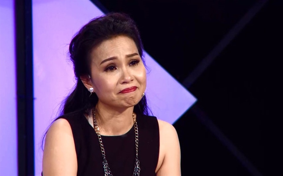 Nghe thí sinh hát, Trấn Thành, Cẩm Ly bật khóc như “mưa” - 1 Cẩm Ly đã không kìm nén được cảm xúc khi đối diện với những hoàn cảnh đầy éo le của những nhân vật tham gia cuộc thi.