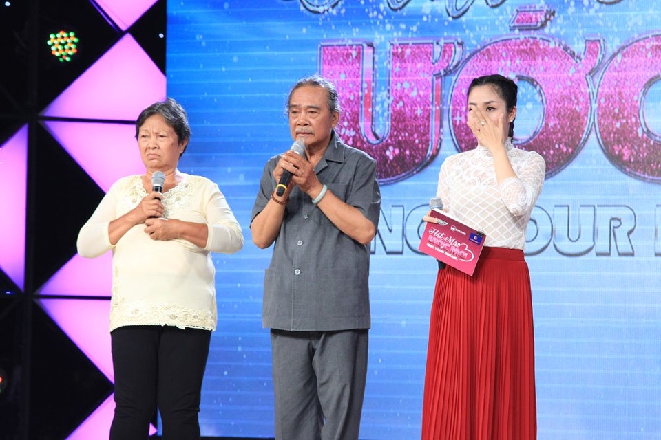 Nghe thí sinh hát, Trấn Thành, Cẩm Ly bật khóc như “mưa” - 2 Thí sinh Dương Văn Gấm và em gái.
