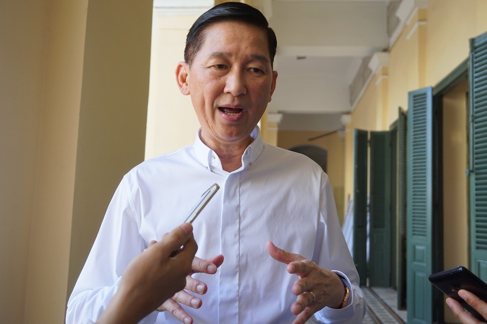 Cơ chế đặc thù và đô thị thông minh giúp TPHCM "chạy" nhanh hơn - 2 Phó Chủ tịch UBND TPHCM Trần Vĩnh Tuyến cho rằng người dân cần chủ động tương tác trên thiết bị di động để sử dụng các tiện ích