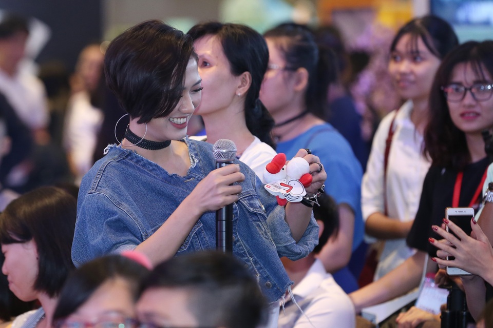 "Diệp đanh đá” trong “Sống chung với mẹ chồng” hội ngộ khán giả miền Nam - 4 Nhiều người nhận xét ngoài đời cô rất đáng yêu và không “đánh đá” như vai diễn Diệp trong phim.