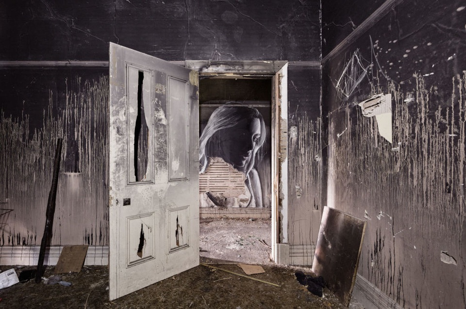 Ngoài các bức vẽ đường phố, Rone cũng có những triển lãm tranh của riêng mình.