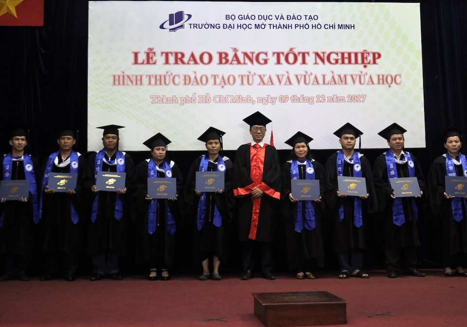 Học viên 68 tuổi có 8 bằng đại học - 2 Nhiều học viên học đào tạo từ xa có 2-3 bằng đại học nhưng trường hợp có tới 8 bằng là hiếm có