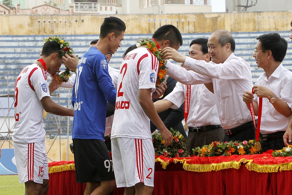 
CLB Nam Định vô địch hạng Nhất và lên chơi ở V-League năm sau
