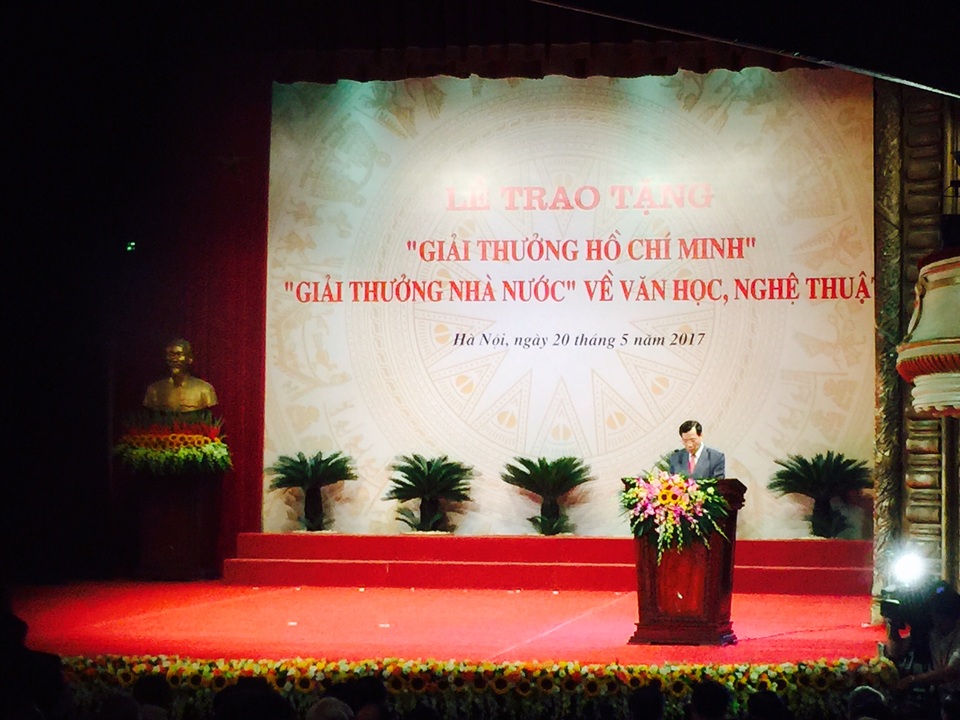 Trao tặng Giải thưởng Hồ Chí Minh về văn học, nghệ thuật - 5 Ông Nguyễn Ngọc Thiện - Ủy viên Trung ương Đảng, Bộ trưởng Bộ Văn hóa, Thể thao và Du lịch báo cáo, tổng kết quá trình xét tặng các giải thưởng.