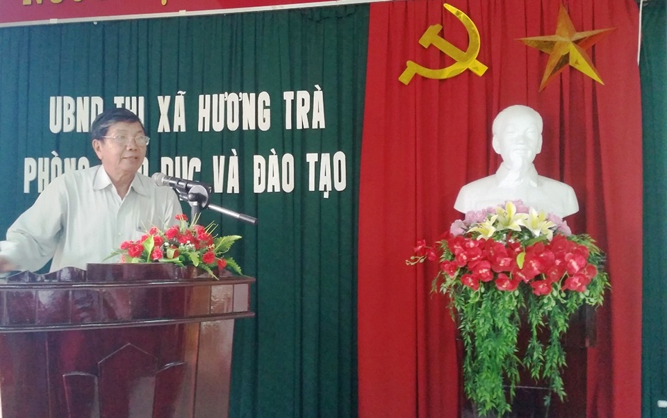 Trao 70 suất học bổng giải Gôn "Vì học sinh vượt khó hiếu học" - 1
Ông Nguyễn Văn Mễ, Chủ tịch Hội Khuyến học tỉnh Thừa Thiên Huế, phát biểu tại buổi trao học bổng giải Gôn Vì học sinh vượt khó hiếu học