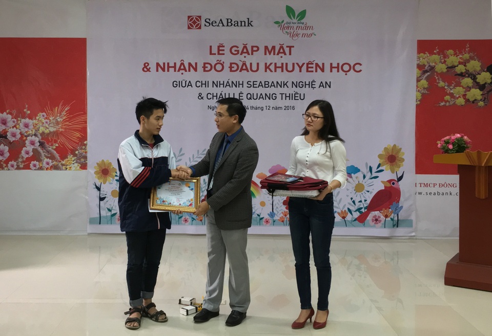 
Quỹ khuyến học “Ươm mầm ước mơ” của SeABank tiếp tục hỗ trợ học phí cho 21 trẻ em nghèo hiếu học
