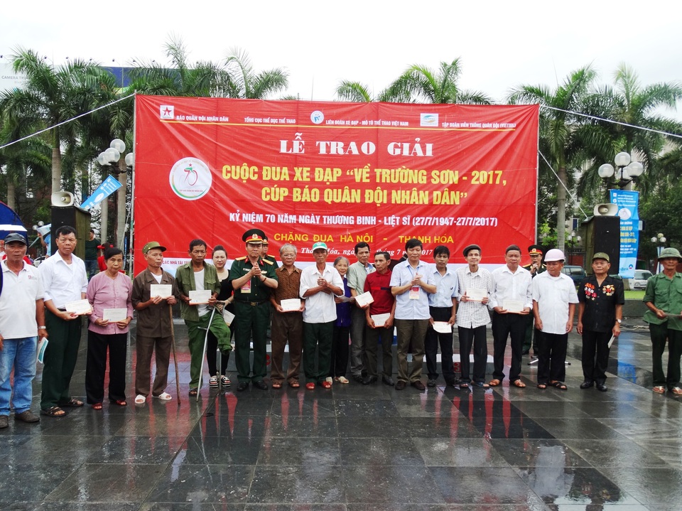 Nhiều hoạt động tri ân, đền ơn đáp nghĩa tại Thanh Hóa sau chặng đua thứ 2 - 3 Nhiều hoạt động tri ân, đền ơn đáp nghĩa tại Thanh Hóa sau chặng đua thứ 2 - 3