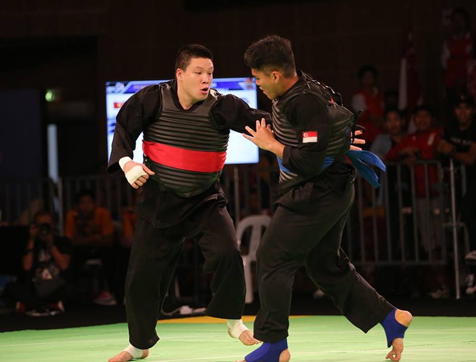 Nhật ký SEA Games 29 ngày 29/8: Pencak Silat giành ba tấm HCV - 9
Nguyễn Văn Trí (giáp đỏ) thi đấu trong trận chung kết hạng 85kg nam, ảnh: Q.H