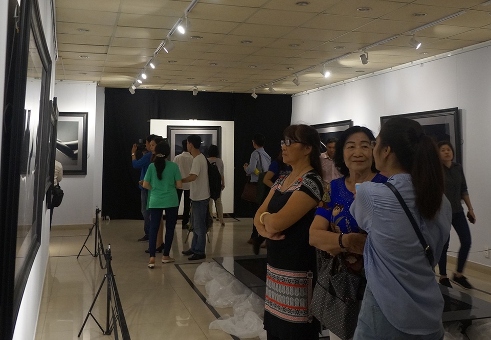 Khán giả kinh ngạc trước vẻ đẹp trong tranh khỏa thân của Hạo Nhiên - 5 Khán giả kinh ngạc trước vẻ đẹp trong tranh khỏa thân của Hạo Nhiên - 5