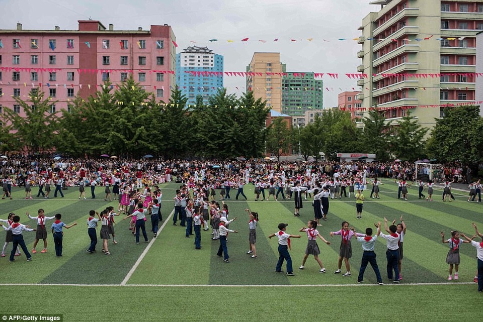 Trẻ em Triều Tiên luyện kỹ năng quân sự để "đánh bại kẻ thù" - 9 Trẻ em Triều Tiên luyện kỹ năng quân sự để "đánh bại kẻ thù" - 9