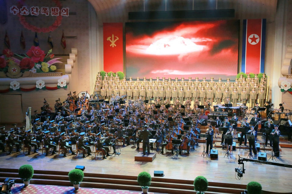 Ông Kim Jong-un: Vụ thử hạt nhân là thắng lợi “trả bằng máu” của Triều Tiên - 9 Triều Tiên ngày 3/9 đã tuyên bố thử thành công bom nhiệt hạch gắn trên tên lửa đạn đạo liên lục địa (ICBM). Đây là vụ thử thứ 6 của nước này kể từ năm 2006 đến nay và cũng được xem là vụ thử mạnh nhất.
