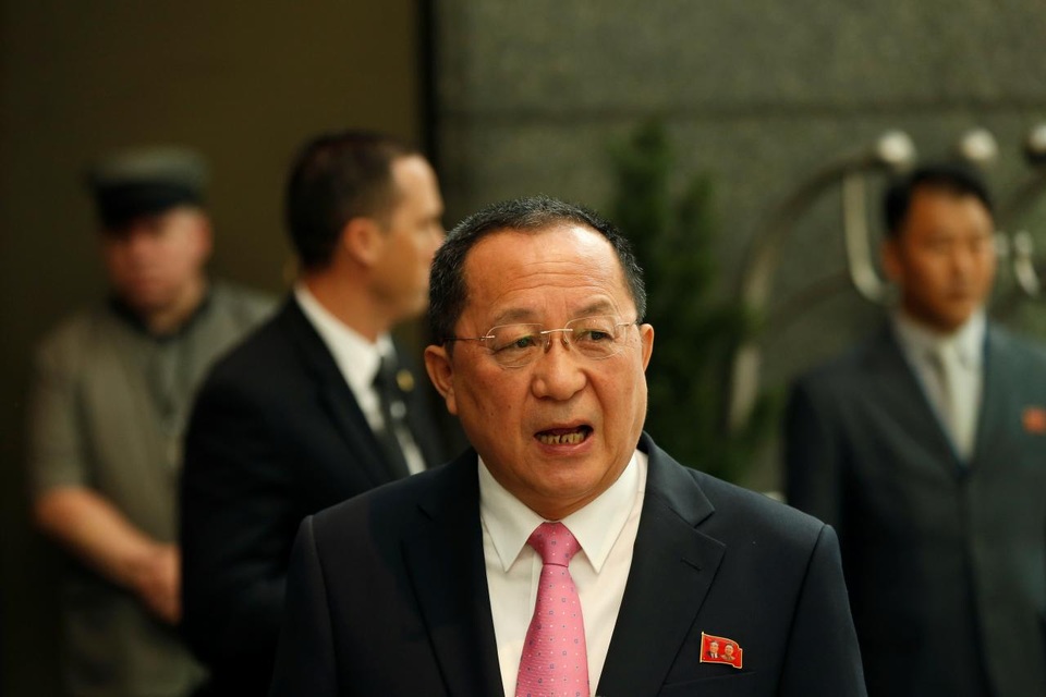 Triều Tiên cáo buộc Washington tuyên chiến, dọa bắn rơi máy bay Mỹ - 1
Ngoại trưởng Triều Tiên Ri Yong-ho (Ảnh: Reuters)