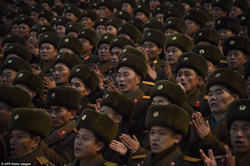 Trong thông báo chính thức phát trên đài truyền hình quốc gia, Triều Tiên tuyên bố tên lửa Hwasong-15 của nước này có thể mang đầu đạn hạt nhân siêu lớn với khả năng tấn công toàn bộ lãnh thổ Mỹ. (Ảnh: AFP)