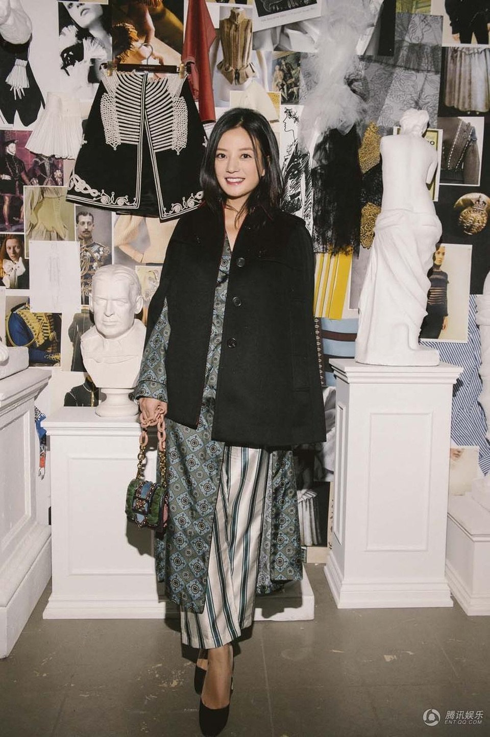 Bất ngờ với hình ảnh táo bạo và gợi cảm của "én nhỏ" Triệu Vy - 24 Bất ngờ với hình ảnh táo bạo và gợi cảm của "én nhỏ" Triệu Vy - 24