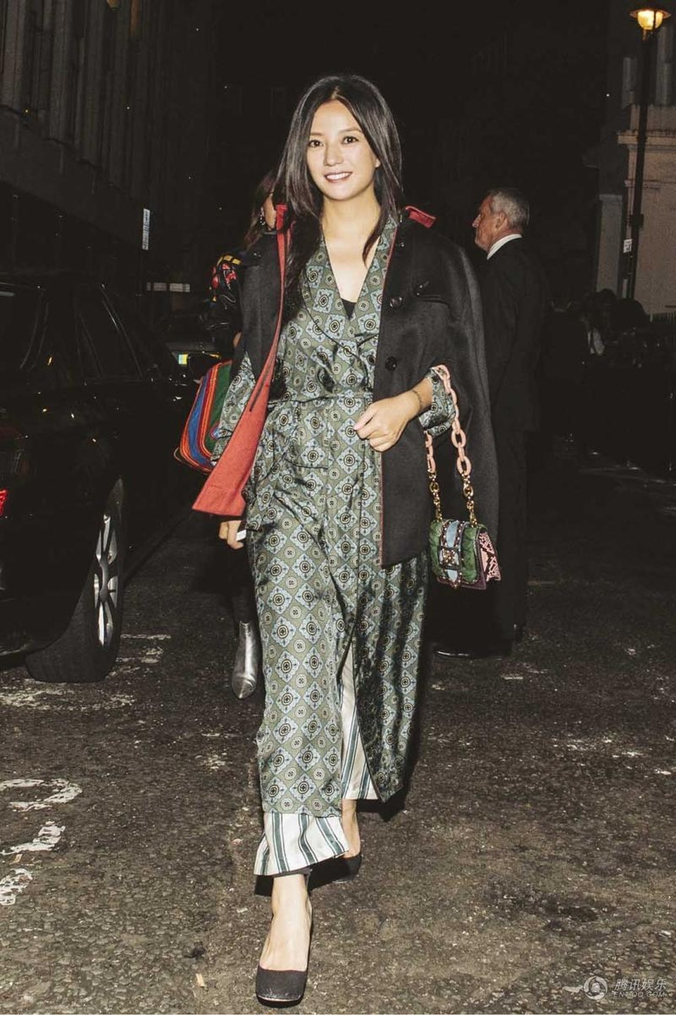 Bất ngờ với hình ảnh táo bạo và gợi cảm của "én nhỏ" Triệu Vy - 22 Bất ngờ với hình ảnh táo bạo và gợi cảm của "én nhỏ" Triệu Vy - 22