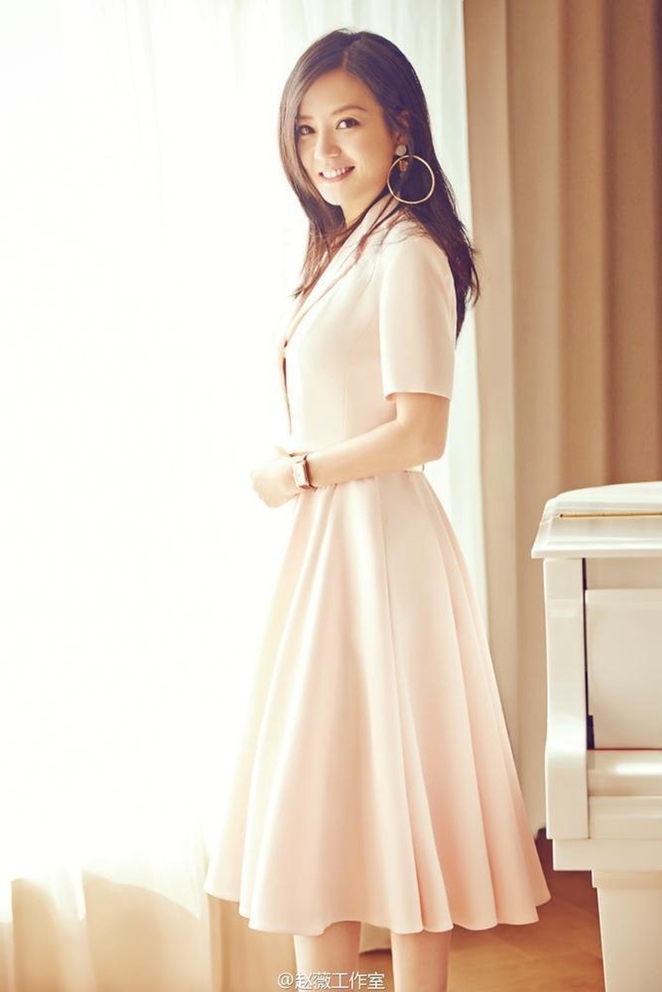 Bất ngờ với hình ảnh táo bạo và gợi cảm của "én nhỏ" Triệu Vy - 19 Bất ngờ với hình ảnh táo bạo và gợi cảm của "én nhỏ" Triệu Vy - 19