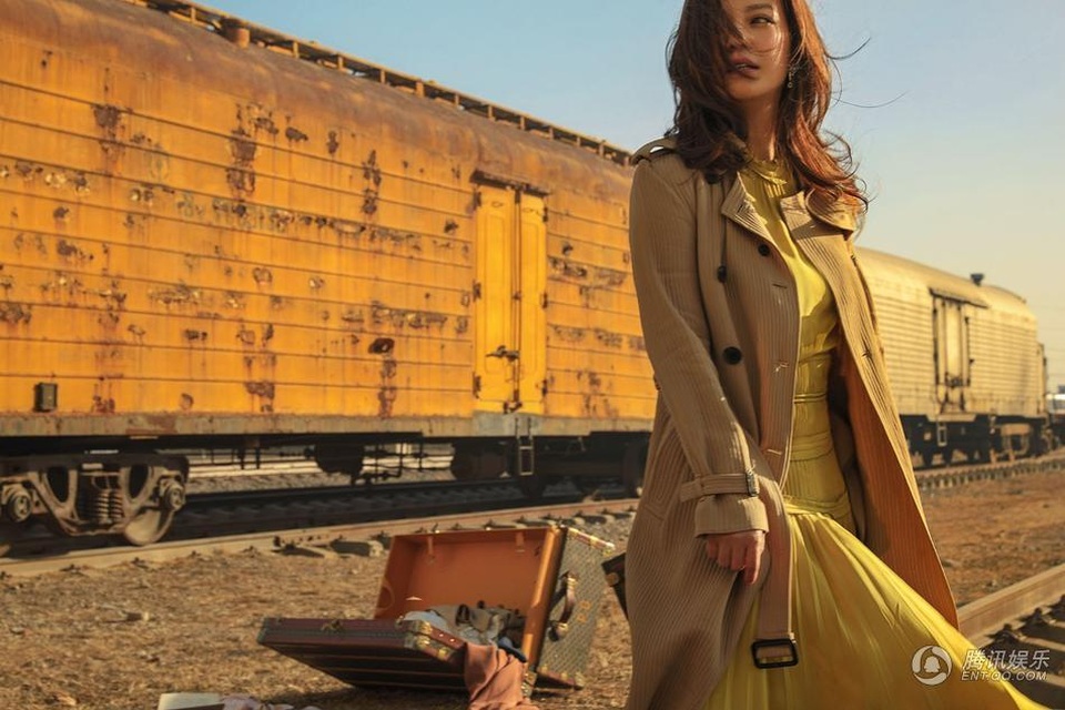 Bất ngờ với hình ảnh táo bạo và gợi cảm của "én nhỏ" Triệu Vy - 2 Bất ngờ với hình ảnh táo bạo và gợi cảm của "én nhỏ" Triệu Vy - 2