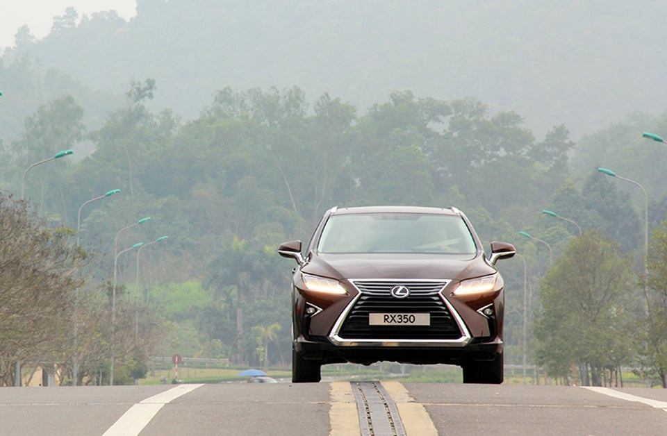 Triệu hồi 360 chiếc Lexus RX tại Việt Nam - 1 Các mẫu Lexus RX triệu hồi lần này bao gồm cả hai phiên bản RX350 và RX200t