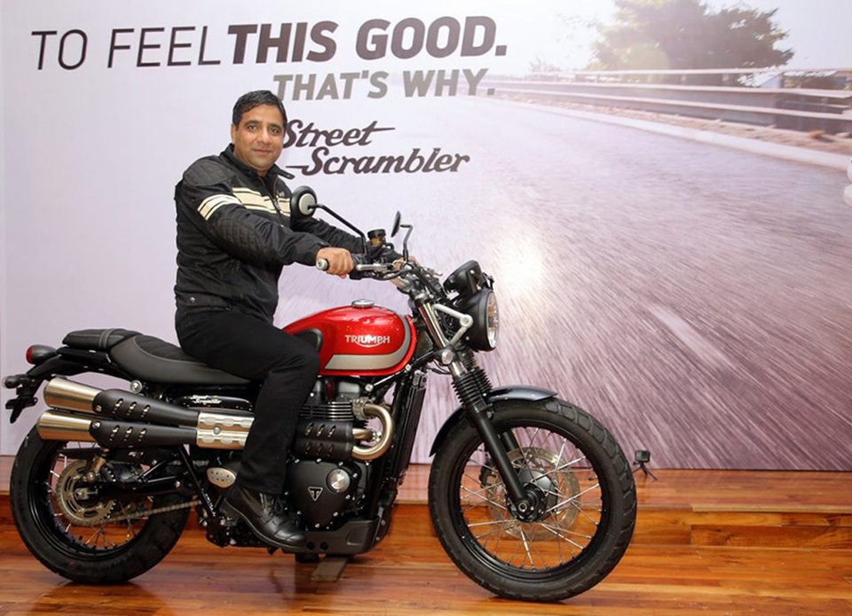 Triumph lại "ưu ái" Ấn Độ với mẫu Street Scrambler mới - 1 Với việc sản xuất tại Ấn Độ, mẫu xe classic này của Triumph có giá bán khá hợp lí: 12.600 USD.