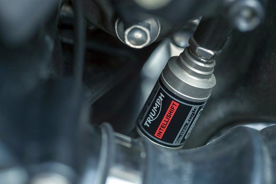 Triumph Tiger 1200 - Đẩy mạnh cuộc chơi Adventure - 7 Triumph Tiger 1200 - Đẩy mạnh cuộc chơi Adventure - 7