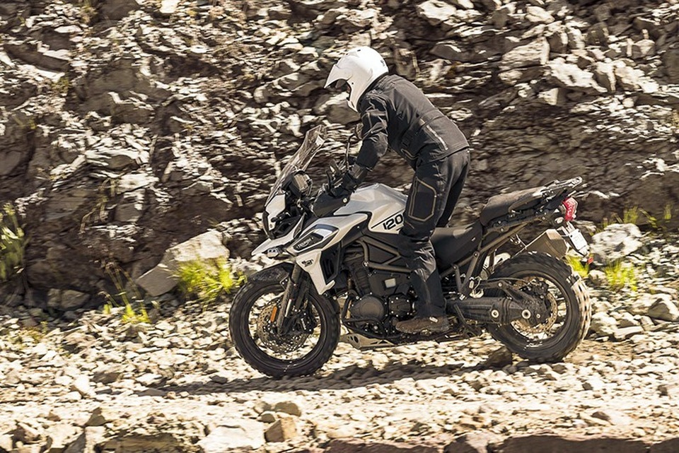 Triumph Tiger 1200 - Đẩy mạnh cuộc chơi Adventure - 14 Triumph Tiger 1200 - Đẩy mạnh cuộc chơi Adventure - 14