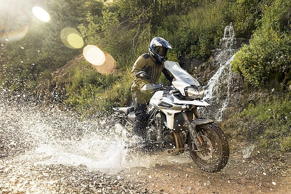 Triumph Tiger 1200 - Đẩy mạnh cuộc chơi Adventure - 13 Triumph Tiger 1200 - Đẩy mạnh cuộc chơi Adventure - 13