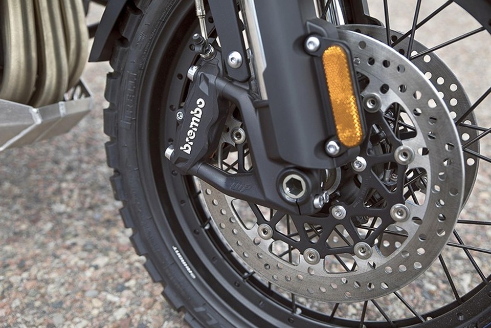 Triumph Tiger 1200 - Đẩy mạnh cuộc chơi Adventure - 11 Triumph Tiger 1200 - Đẩy mạnh cuộc chơi Adventure - 11