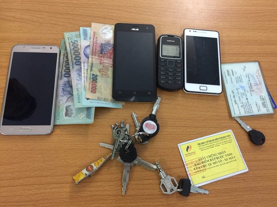 Băng trộm đồng tính tụ họp ở công viên Gia Định - 2 Tang vật công an thu giữ