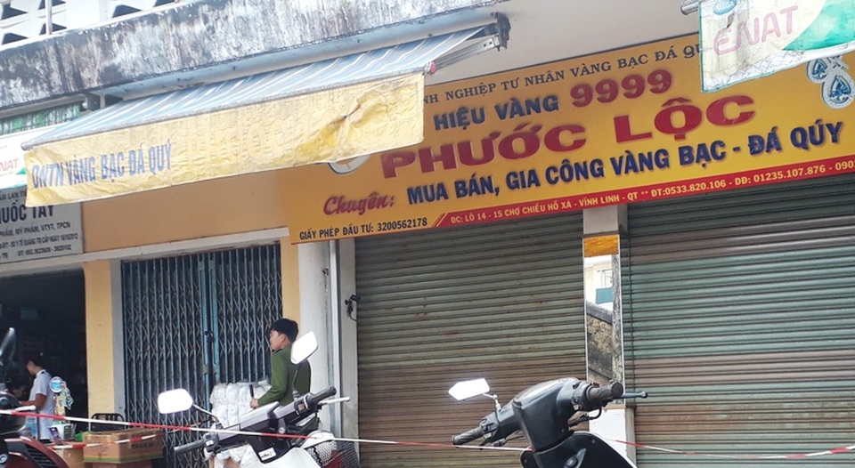 Điều tra vụ một tiệm vàng bị kẻ gian đột nhập vào ban đêm - 1 Tiệm vàng Phước Lộc, nơi được chủ hiệu trình báo bị mất trộm