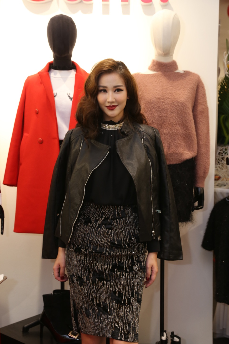 Maya quyến rũ trong trang phục thời trang cao cấp Hàn Quốc.