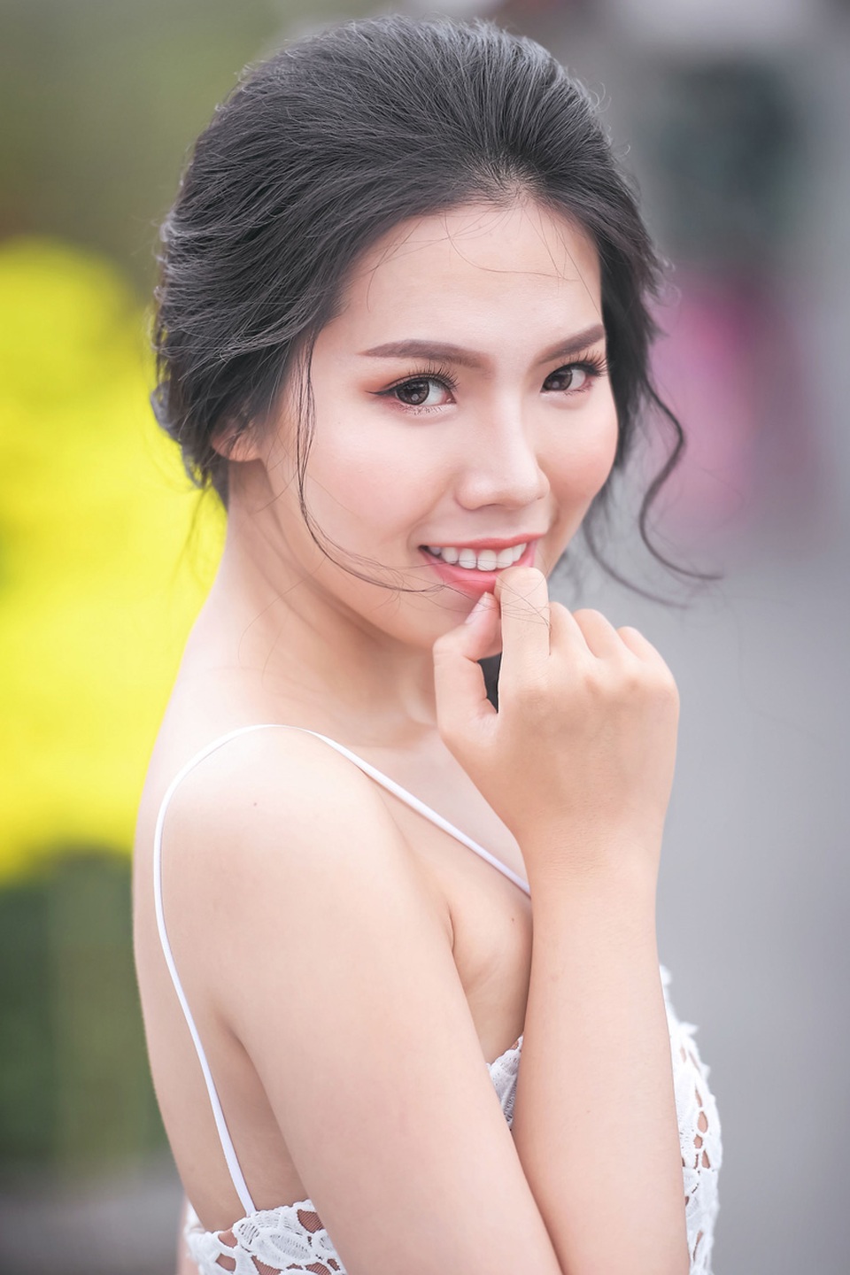 Nữ sinh tài sắc vẹn toàn khoe vẻ đẹp trong trẻo ngày Xuân - 3 Nữ sinh tài sắc vẹn toàn khoe vẻ đẹp trong trẻo ngày Xuân - 3