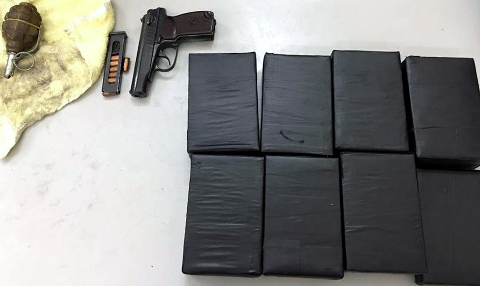 Hà Nội: Trùm ma túy trong đường dây hơn 1.000 bánh heroin bỏ xe chạy trốn - 2 Số hàng nóng trên xe của Thái Anh. (Ảnh: CQĐT cung cấp)
