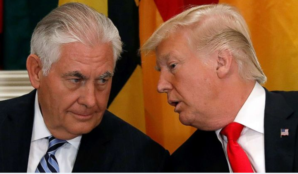 Ông Trump lên tiếng về tin đồn bất hòa với Ngoại trưởng Mỹ - 1 Tổng thống Donald Trump (phải) và Ngoại trưởng Rex Tillerson (Ảnh: Reuters)