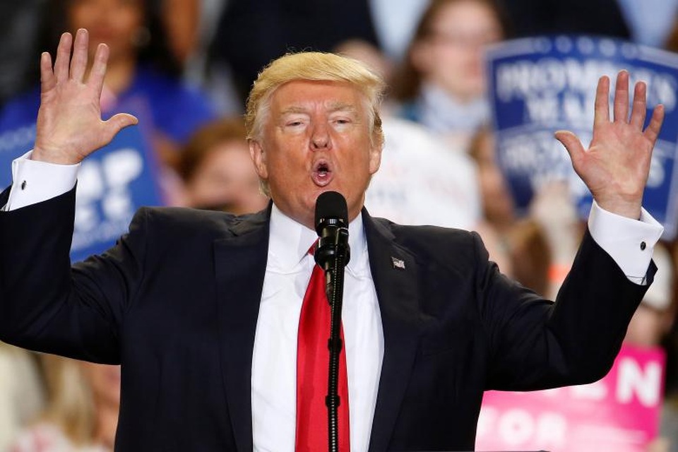 Tổng thống Trump mừng 100 ngày tại vị đầu tiên - 4 Phát biểu trước những người ủng hộ, Tổng thống Trump đã mỉa mai bữa tiệc của các phóng viên, đồng thời nói rằng ông rất vui khi tránh xa “đầm lầy Washington”.