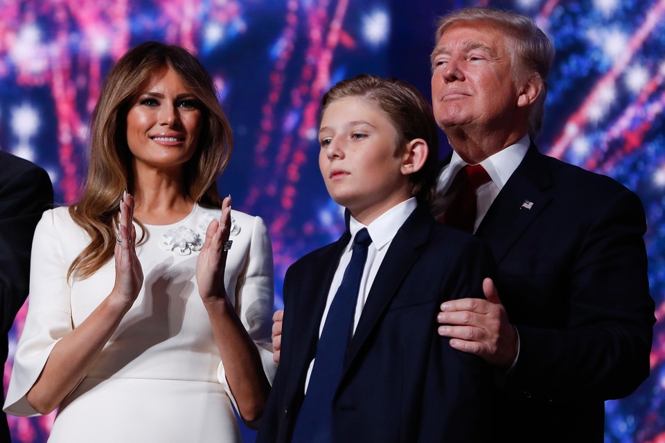 Đệ nhất phu nhân Mỹ tiết lộ trường học mới của con trai - 1 Tổng thống Donald Trump, Đệ nhất phu nhân Melania Trump và con trai Barron Trump (Ảnh: People)