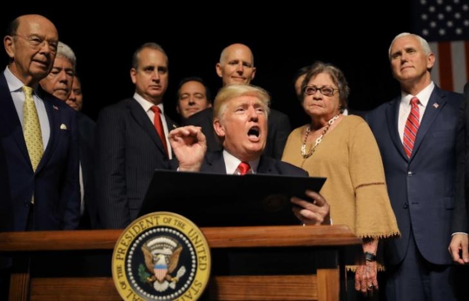 Tổng thống Trump ký sắc lệnh rút lại một phần chính sách với Cuba - 1
Tổng thống Donald Trump phát biểu sau khi ký sắc lệnh điều chỉnh chính sách với Cuba.
