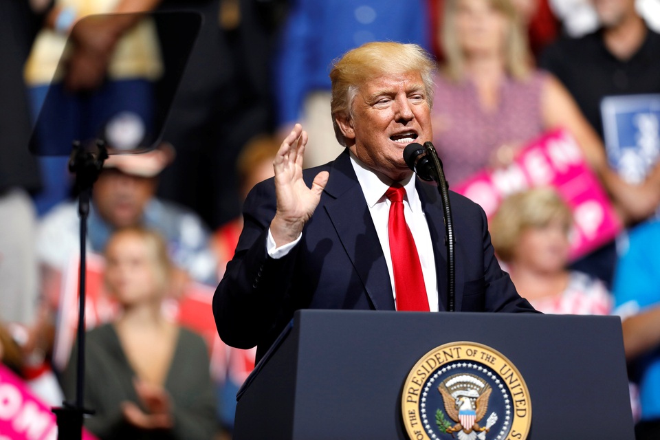 Ông Trump "mách nước" Mexico tiết kiệm tiền xây tường biên giới - 1 Tổng thống Trump phát biểu tại bang Iowa ngày 21/6 (Ảnh: Reuters)