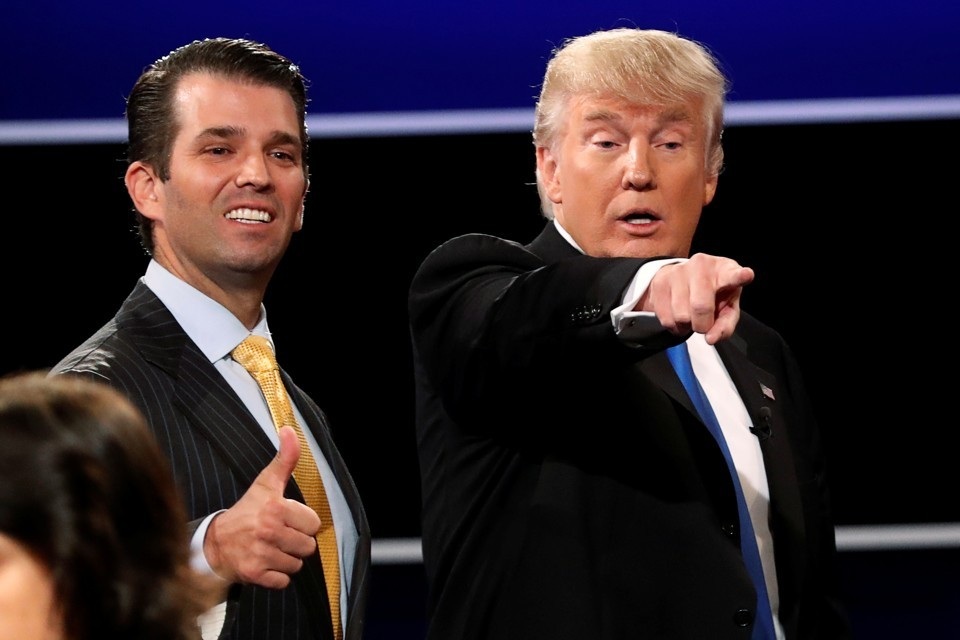 Ông Trump liên tiếp bênh vực con trai trước vụ lùm xùm với luật sư Nga - 1 Tổng thống Donald Trump và con trai Donald Trump Jr. (Ảnh: Reuters)