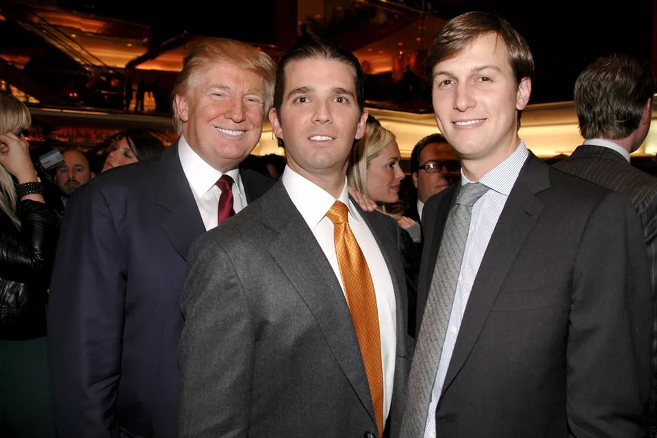 Con trai, con rể ông Trump cùng ra điều trần trước Quốc hội Mỹ - 1 Từ trái qua phải: Tổng thống Donald Trump, Donald Trump Jr. và Jared Kushner (Ảnh: Getty)