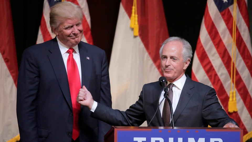 Thượng nghị sĩ bang Tennessee Bob Corker tham gia cuộc mít tinh ủng hộ ông Donald Trump tranh cử năm 2016 (Ảnh: Reuters)