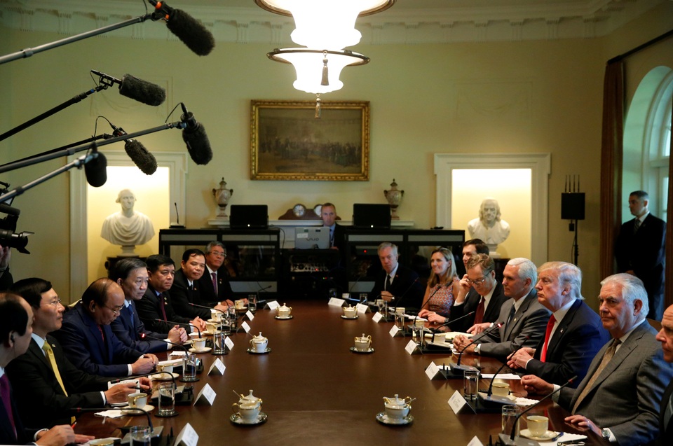 Báo chí quốc tế viết về cuộc gặp giữa Thủ tướng Nguyễn Xuân Phúc và Tổng thống Donald Trump - 2 Phái đoàn Việt Nam và Mỹ đã có cuộc họp vào ngày 31/5 (Ảnh: Reuters)