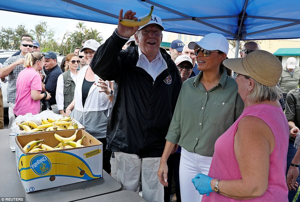 “Chúng tôi sẽ ủng hộ các bạn 100%”, Tổng thống Trump nói với người dân Florida, đồng thời dành lời khen ngợi cho lực lượng cứu hộ đã làm việc cật lực trong những ngày bão Irma đổ bộ. (Ảnh: Reuters)
